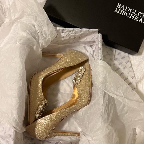 Mischa Badgley gold heels, size 5.5 - Picture 4 of 6